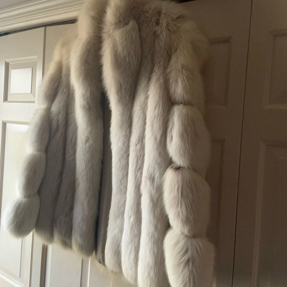 COPY - SILVER FOX FUR COAT - Picture 3 of 16